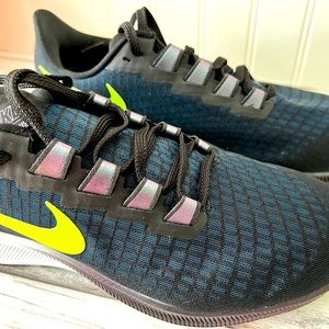 New in Box- Nike Air Zoom Pegasus Navy with green and white Size 9